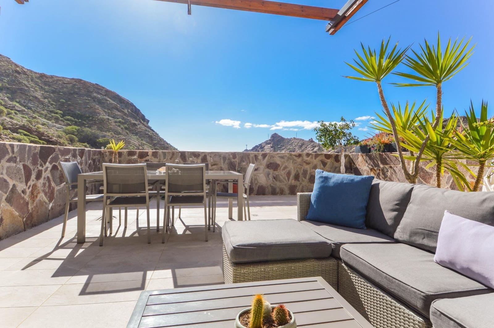 2 slaapkamer Appartement te koop in Mogan met zwembad garage - € 380.000 (Ref: 9602799)