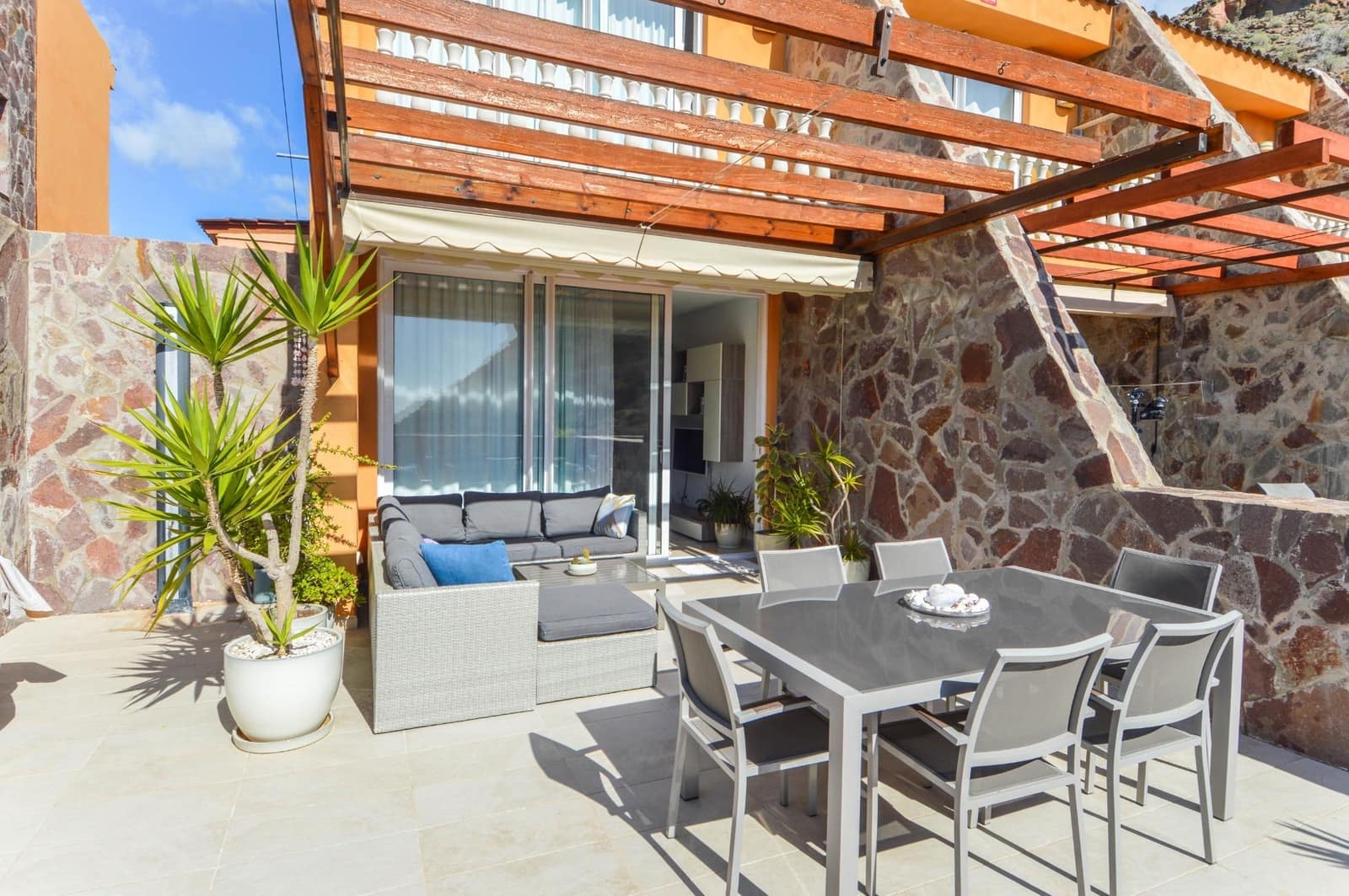 2 slaapkamer Appartement te koop in Mogan met zwembad garage - € 380.000 (Ref: 9602799)