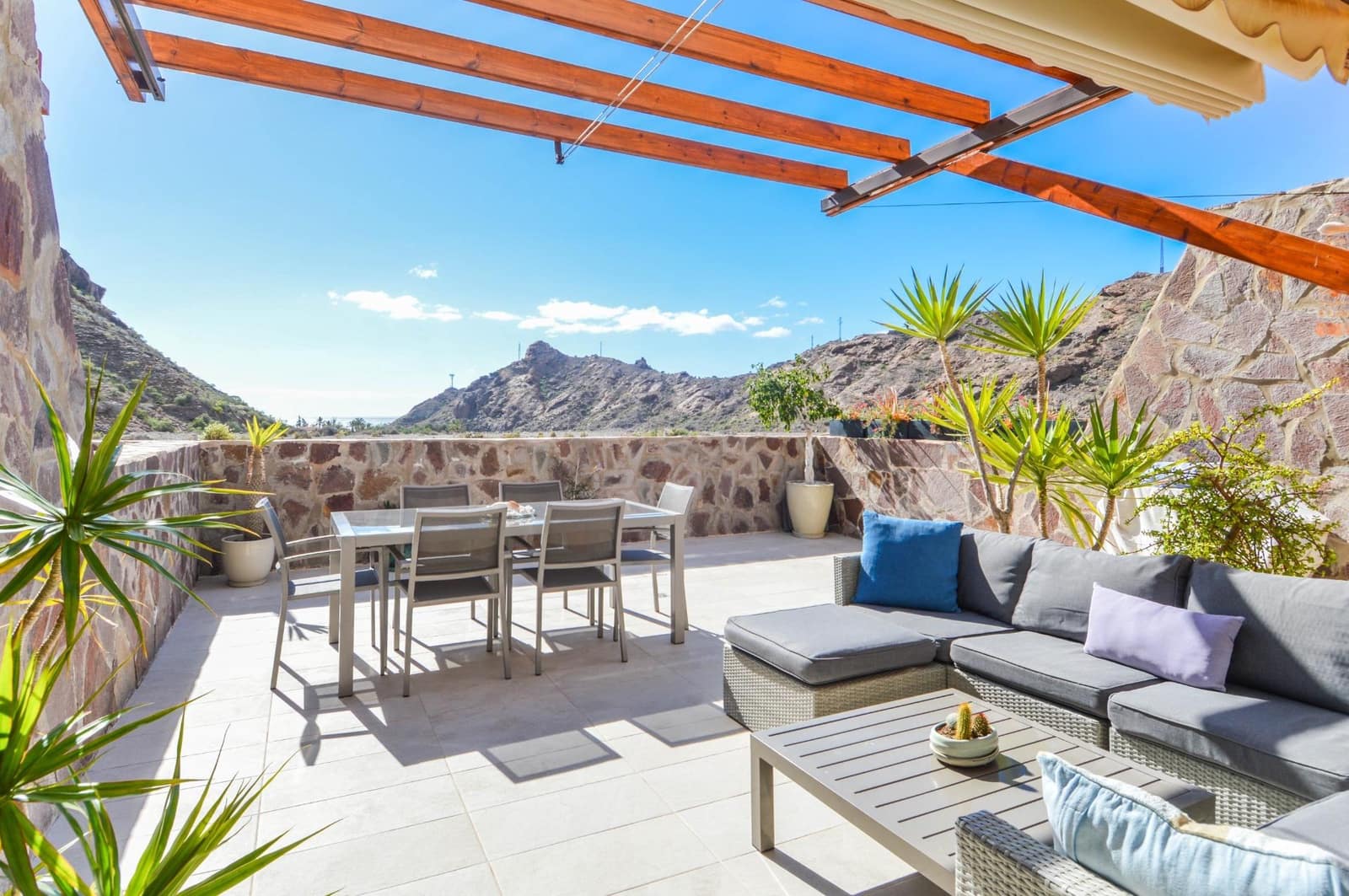 2 slaapkamer Appartement te koop in Mogan met zwembad garage - € 380.000 (Ref: 9602799)