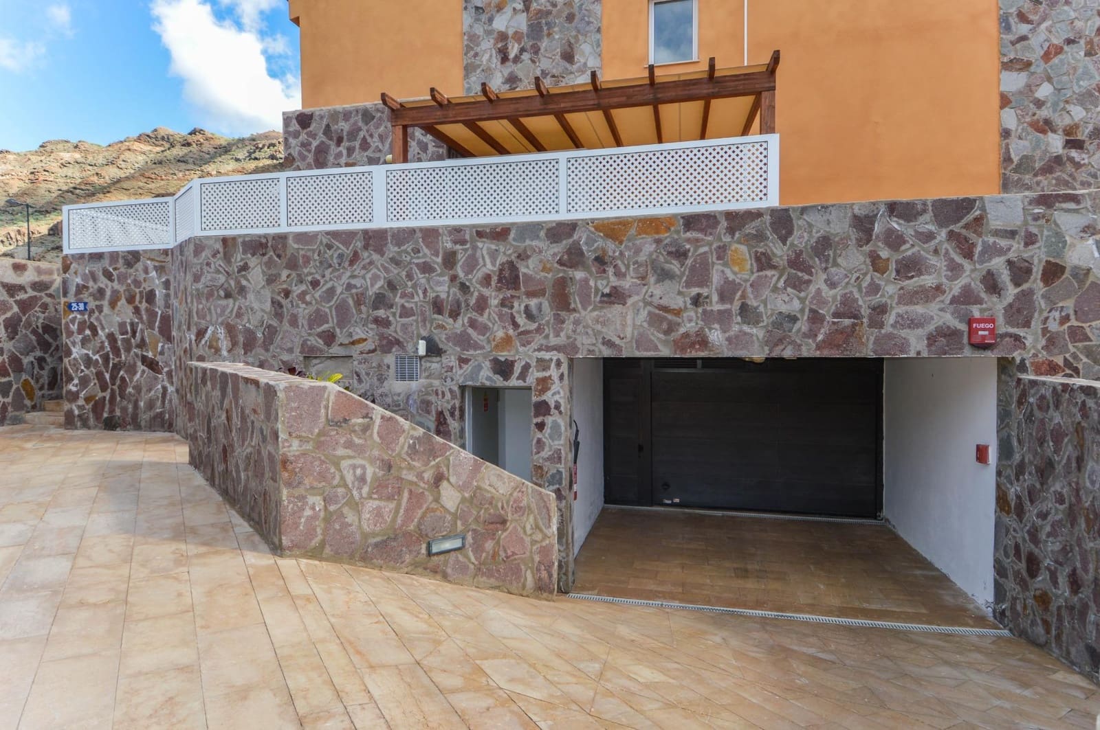 2 slaapkamer Appartement te koop in Mogan met zwembad garage - € 380.000 (Ref: 9602799)