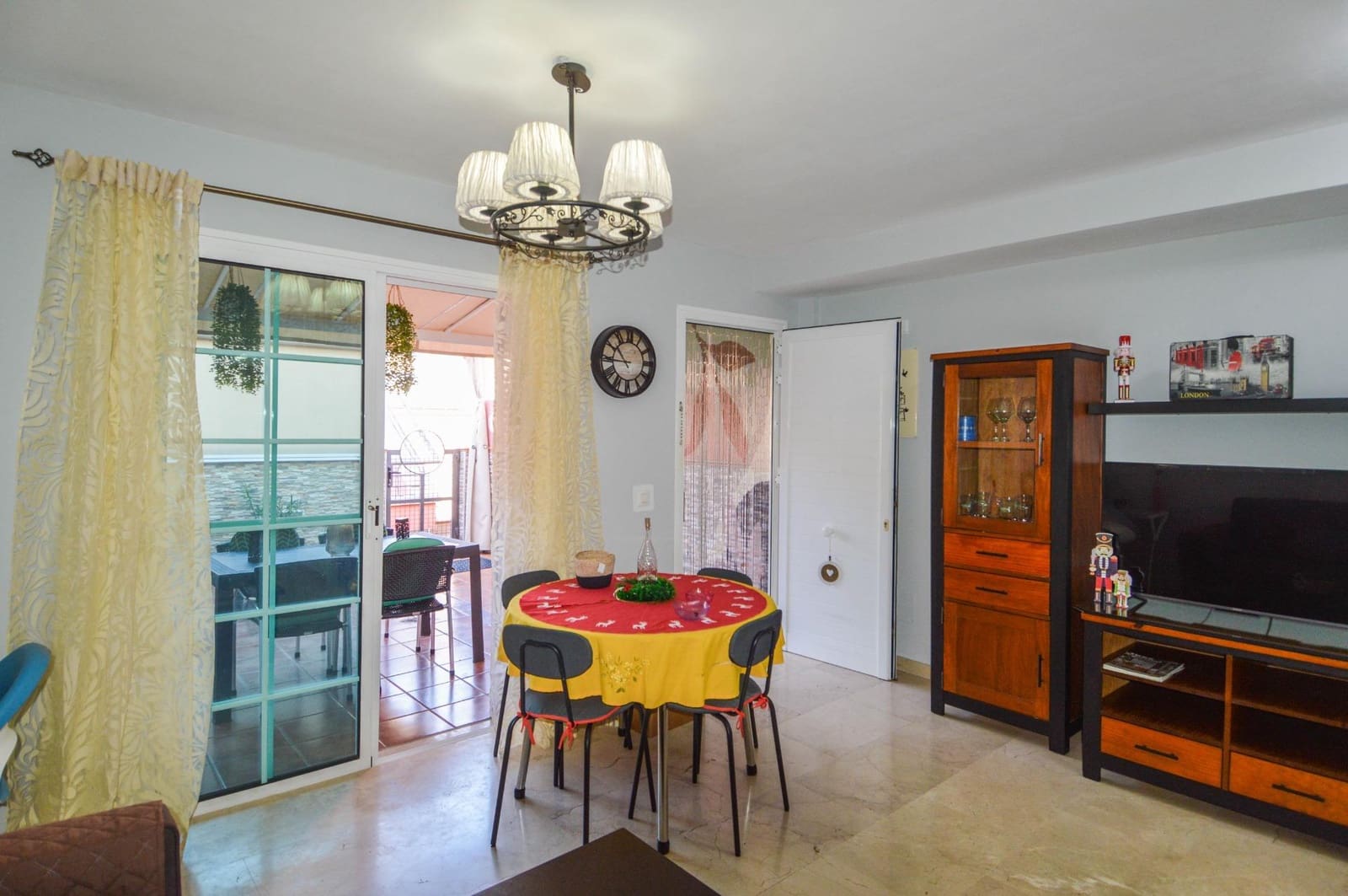 2 soverom Leilighet til leie i Mogan med svømmebasseng garasje - € 1 400 (Ref: 9602806)