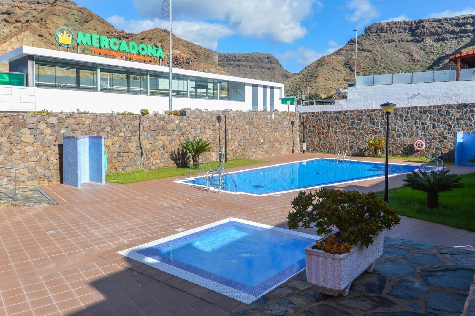 2 soverom Leilighet til leie i Mogan med svømmebasseng garasje - € 1 400 (Ref: 9602806)