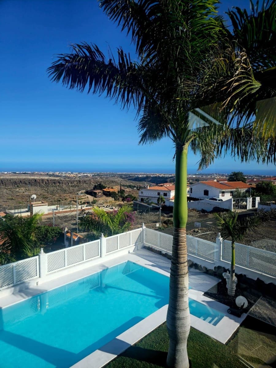 Chalet de 4 habitaciones en Montaña la Data en venta con piscina garaje - 1.470.000 € (Ref: 9602811)