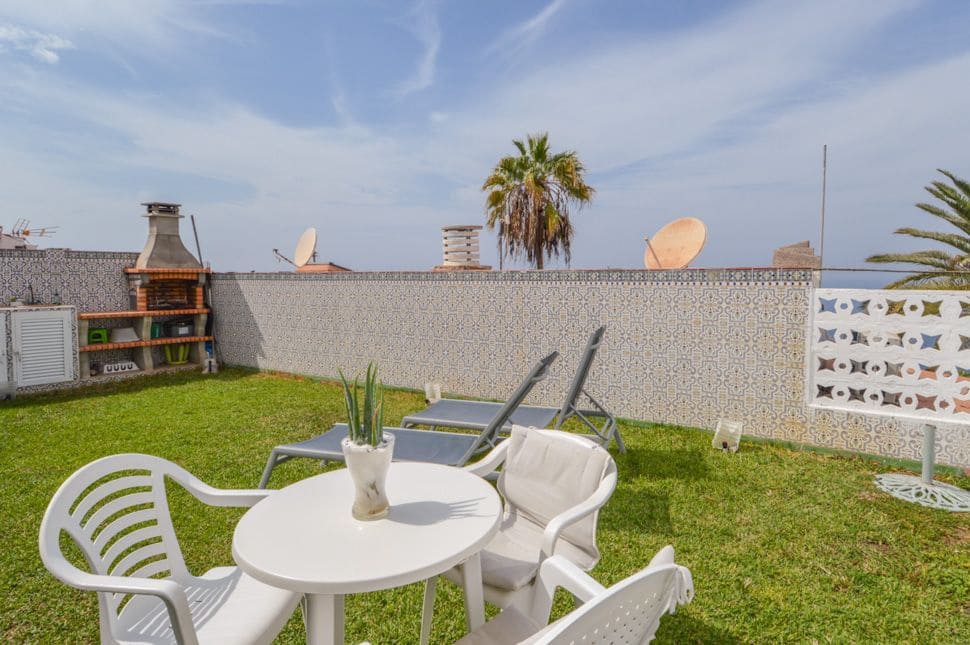 2 soverom Leilighet til leie i Mogan med svømmebasseng garasje - € 1 350 (Ref: 9602815)