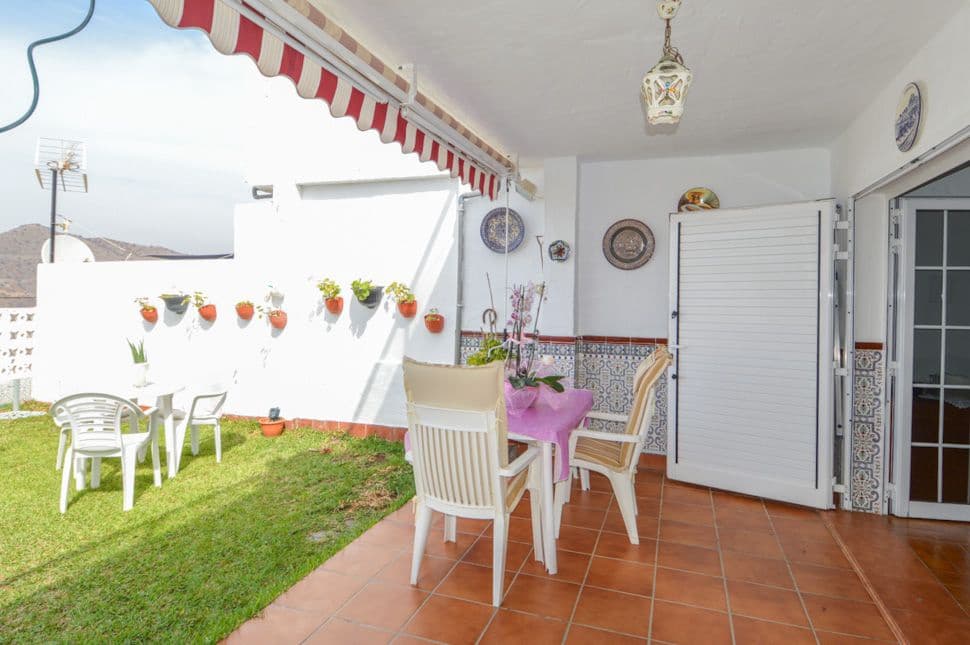 2 soverom Leilighet til leie i Mogan med svømmebasseng garasje - € 1 350 (Ref: 9602815)