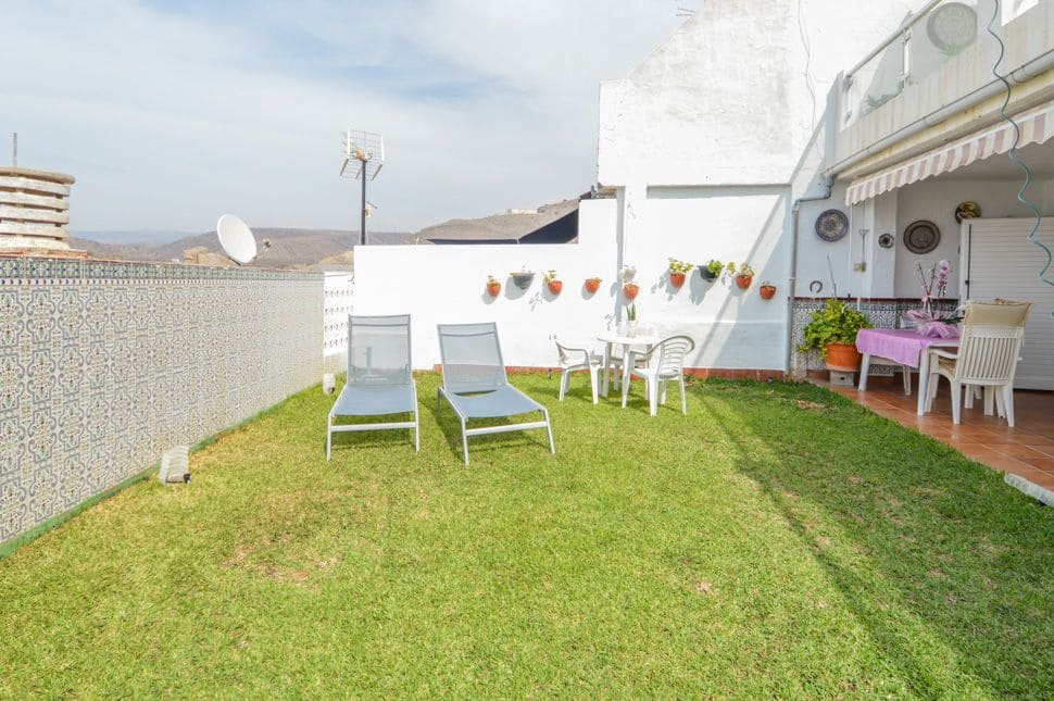 2 soverom Leilighet til leie i Mogan med svømmebasseng garasje - € 1 350 (Ref: 9602815)