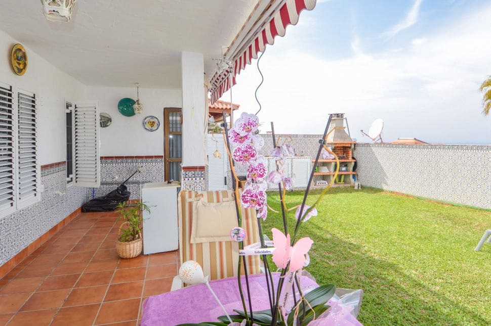 2 soverom Leilighet til leie i Mogan med svømmebasseng garasje - € 1 350 (Ref: 9602815)