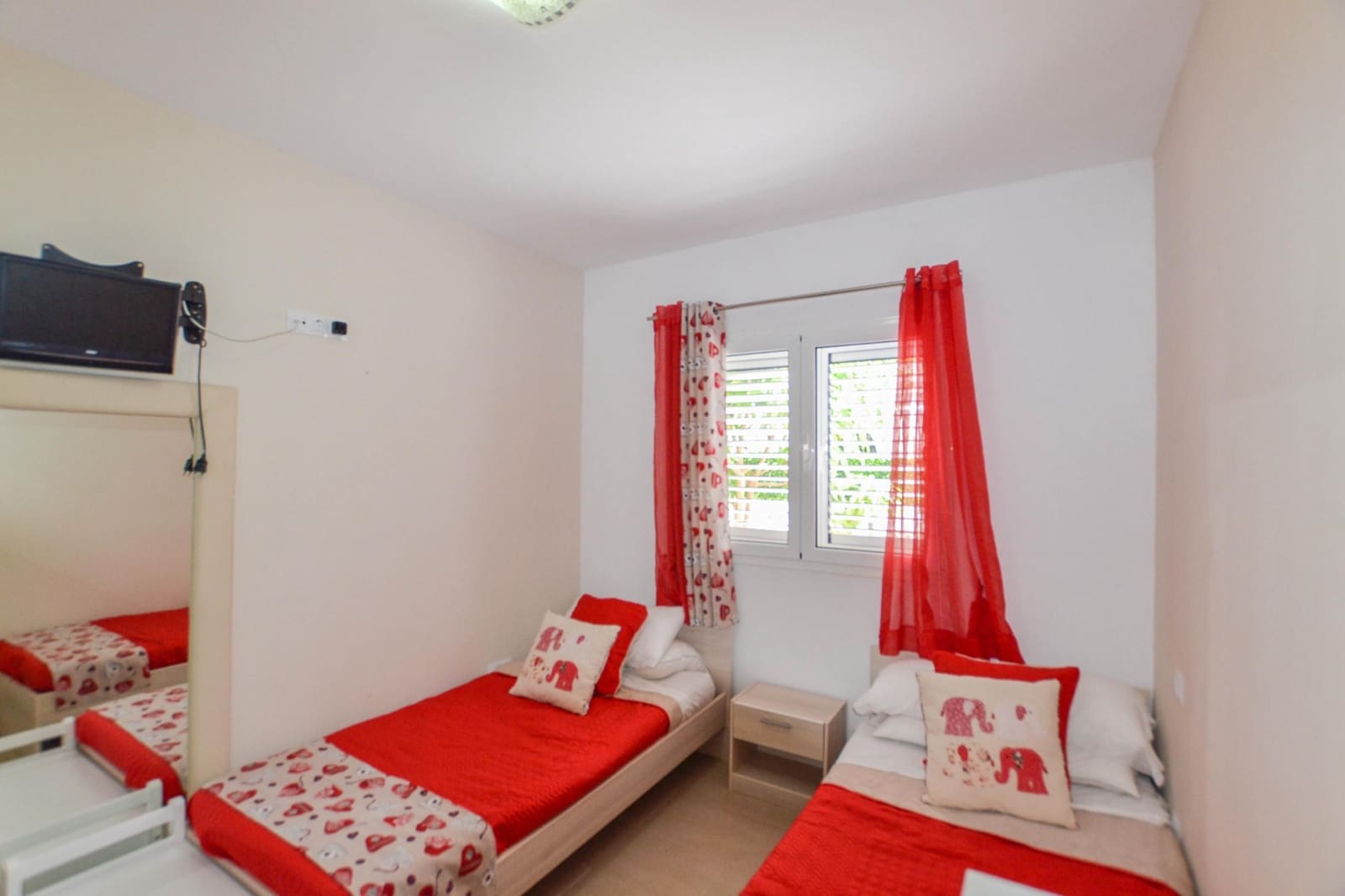 2 makuuhuone Bungalow vuokrattavana paikassa Campo Internacional mukana uima-altaan - 1 300 € (Ref: 9630147)