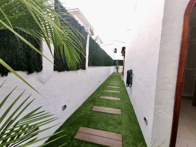 3 bedroom Bungalow for rent in Playa del Inglés, San Bartolomé de Tirajana with pool garage - € 1,800 (Ref: 9648284)