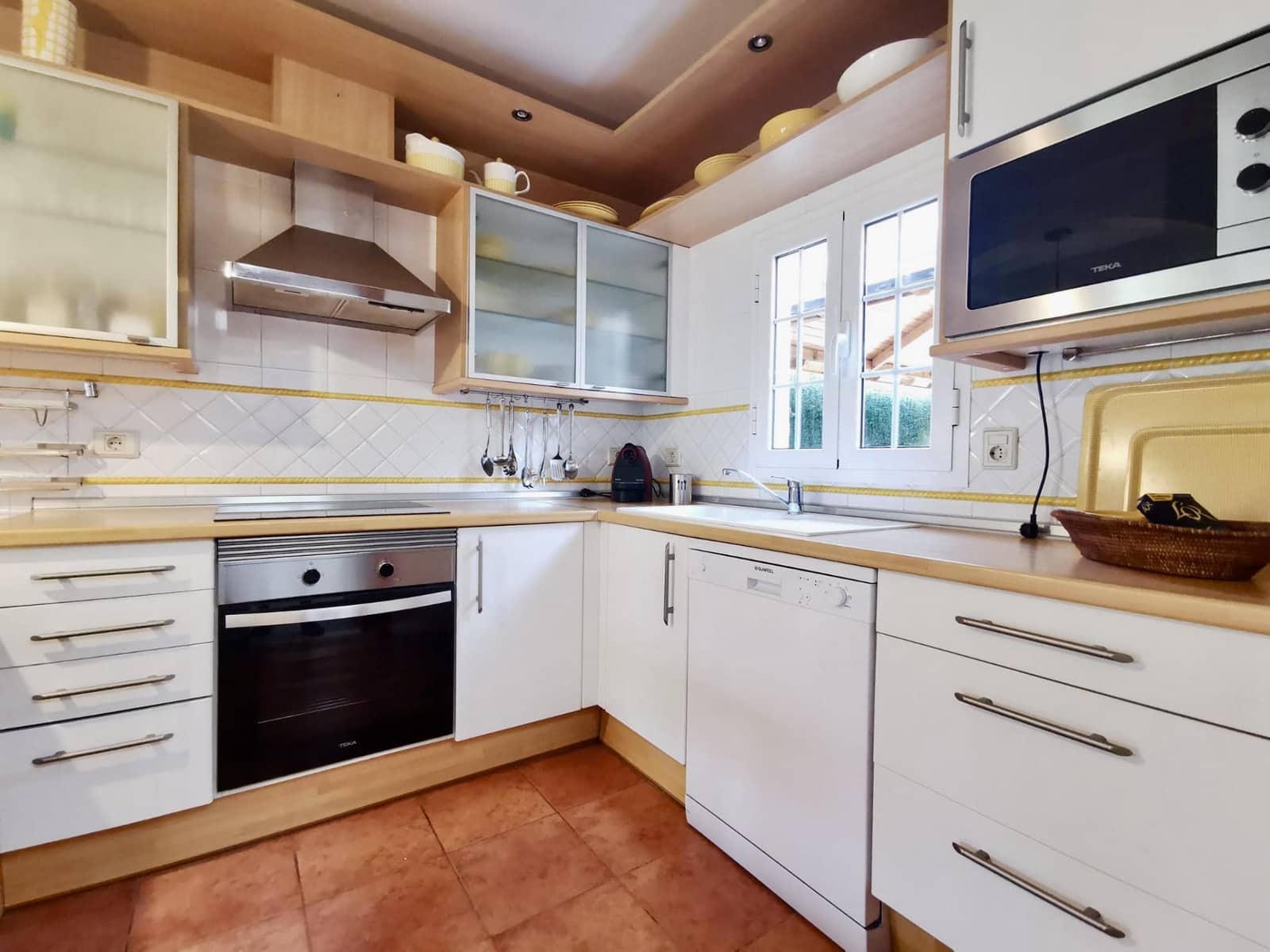 3 bedroom Bungalow for rent in Playa del Ingles with pool garage - € 1,800 (Ref: 9648284)