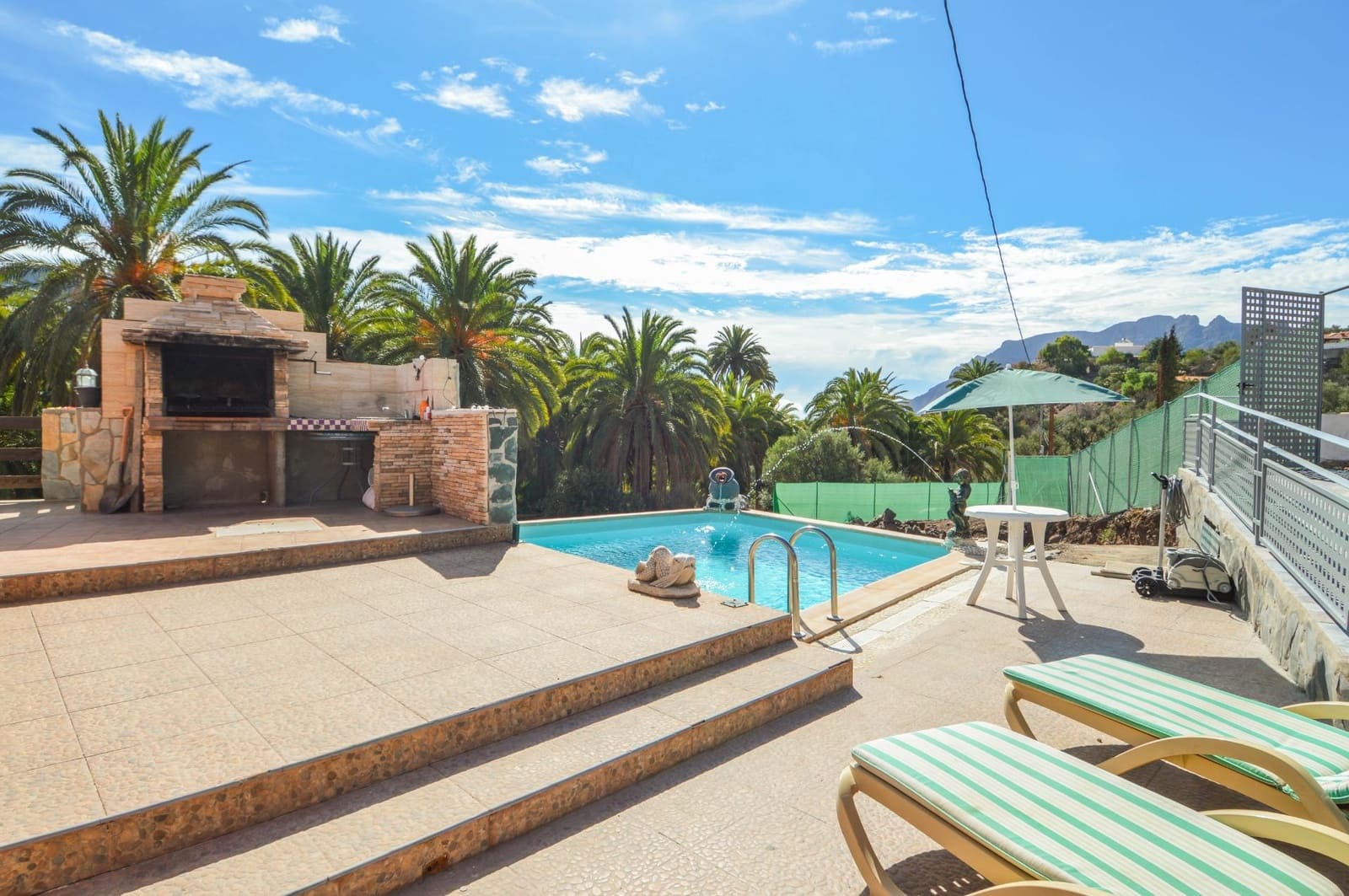 3 slaapkamer Finca/Landhuis te koop in Santa Lucia de Tirajana met zwembad - € 420.000 (Ref: 9659532)