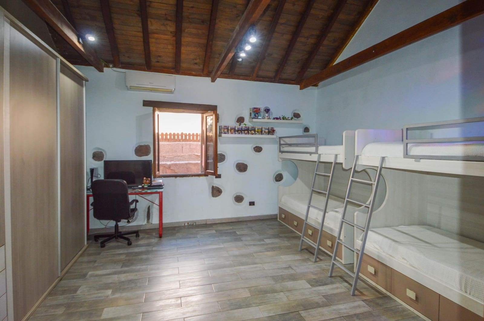 3 slaapkamer Finca/Landhuis te koop in Santa Lucia de Tirajana met zwembad - € 420.000 (Ref: 9659532)