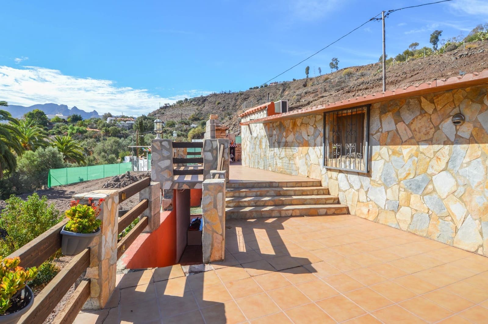 3 slaapkamer Finca/Landhuis te koop in Santa Lucia de Tirajana met zwembad - € 420.000 (Ref: 9659532)