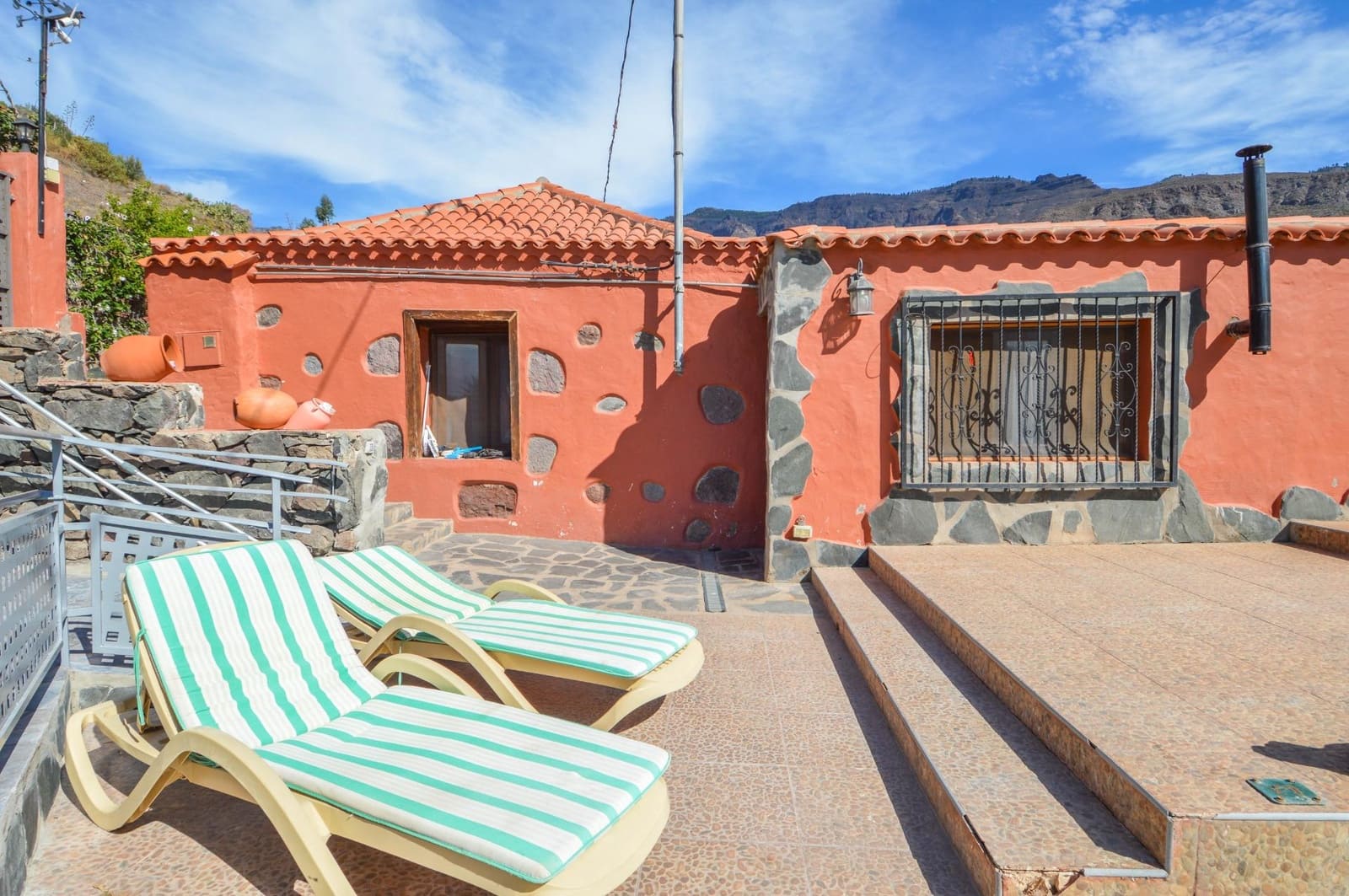 3 slaapkamer Finca/Landhuis te koop in Santa Lucia de Tirajana met zwembad - € 420.000 (Ref: 9659532)