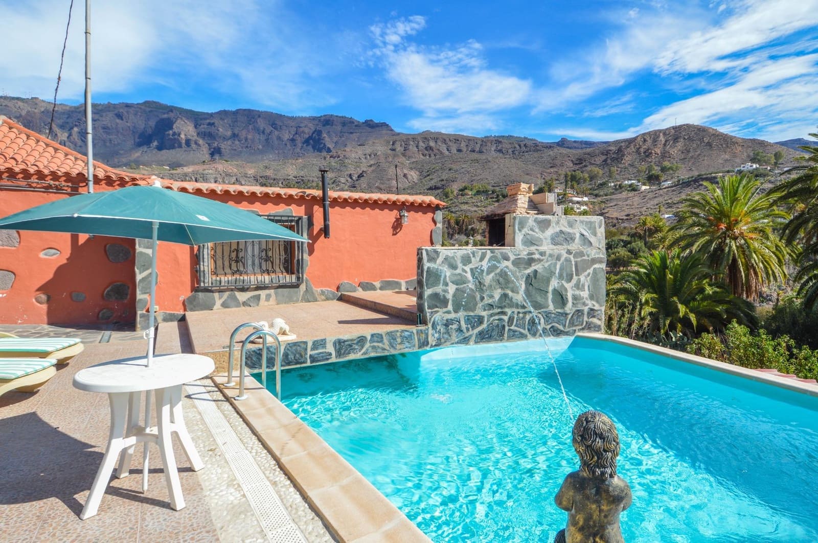 3 slaapkamer Finca/Landhuis te koop in Santa Lucia de Tirajana met zwembad - € 420.000 (Ref: 9659532)