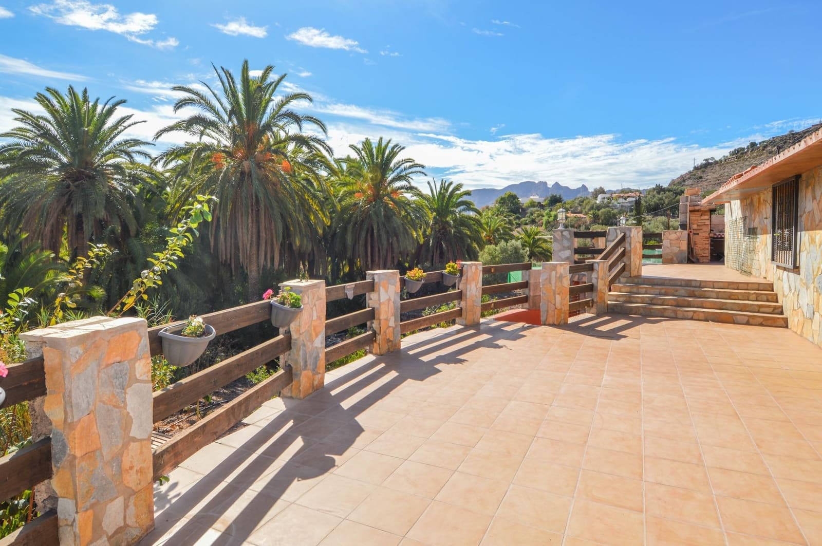 3 slaapkamer Finca/Landhuis te koop in Santa Lucia de Tirajana met zwembad - € 420.000 (Ref: 9659532)