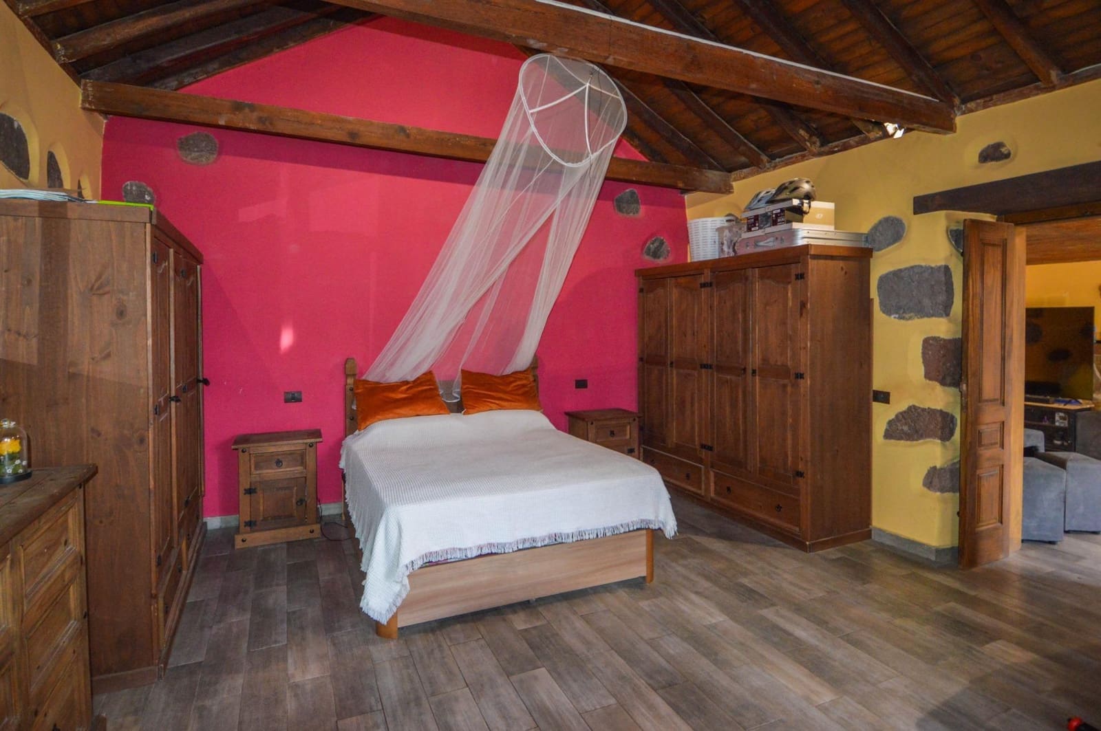3 slaapkamer Finca/Landhuis te koop in Santa Lucia de Tirajana met zwembad - € 420.000 (Ref: 9659532)