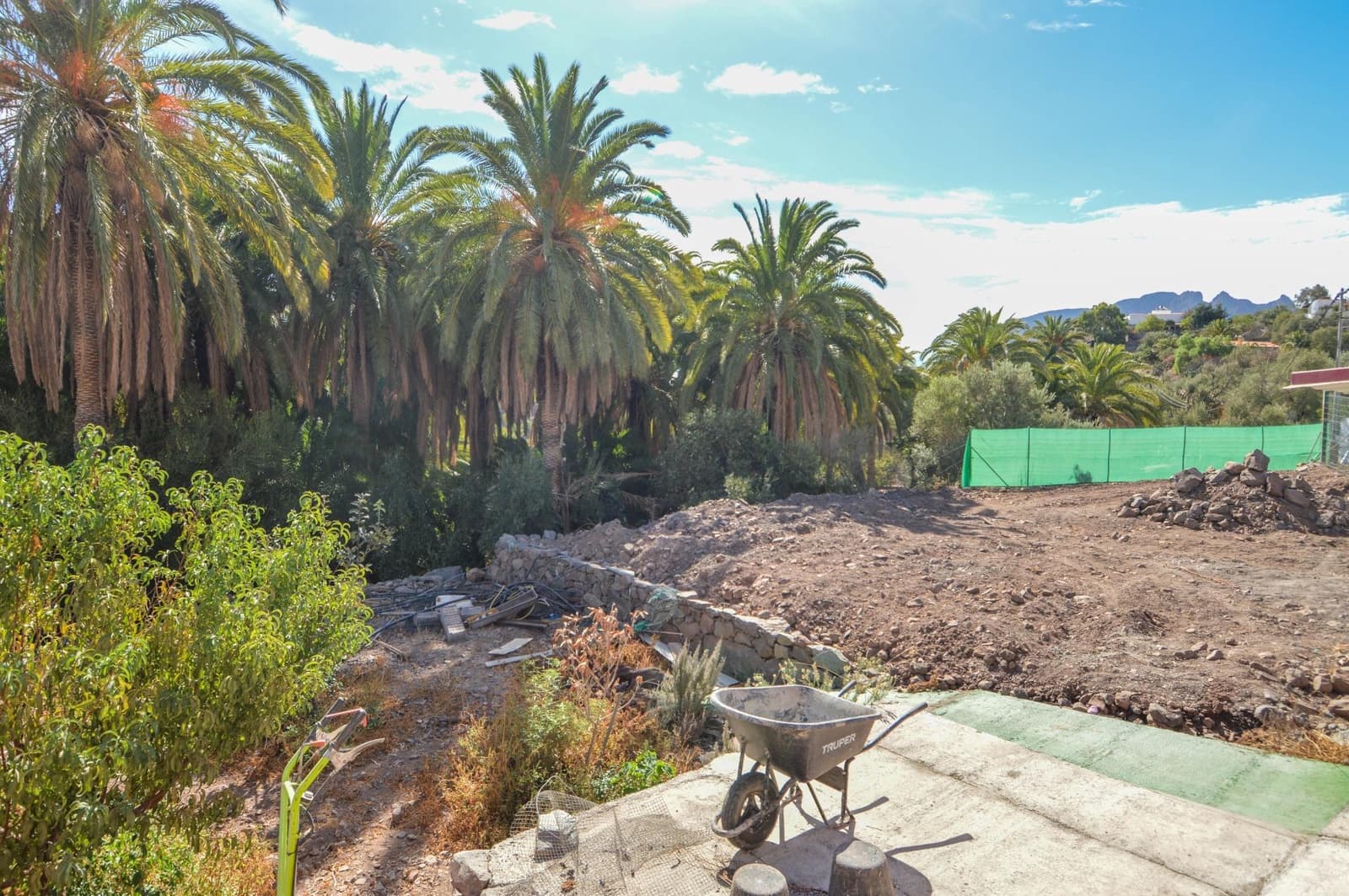 3 slaapkamer Finca/Landhuis te koop in Santa Lucia de Tirajana met zwembad - € 420.000 (Ref: 9659532)