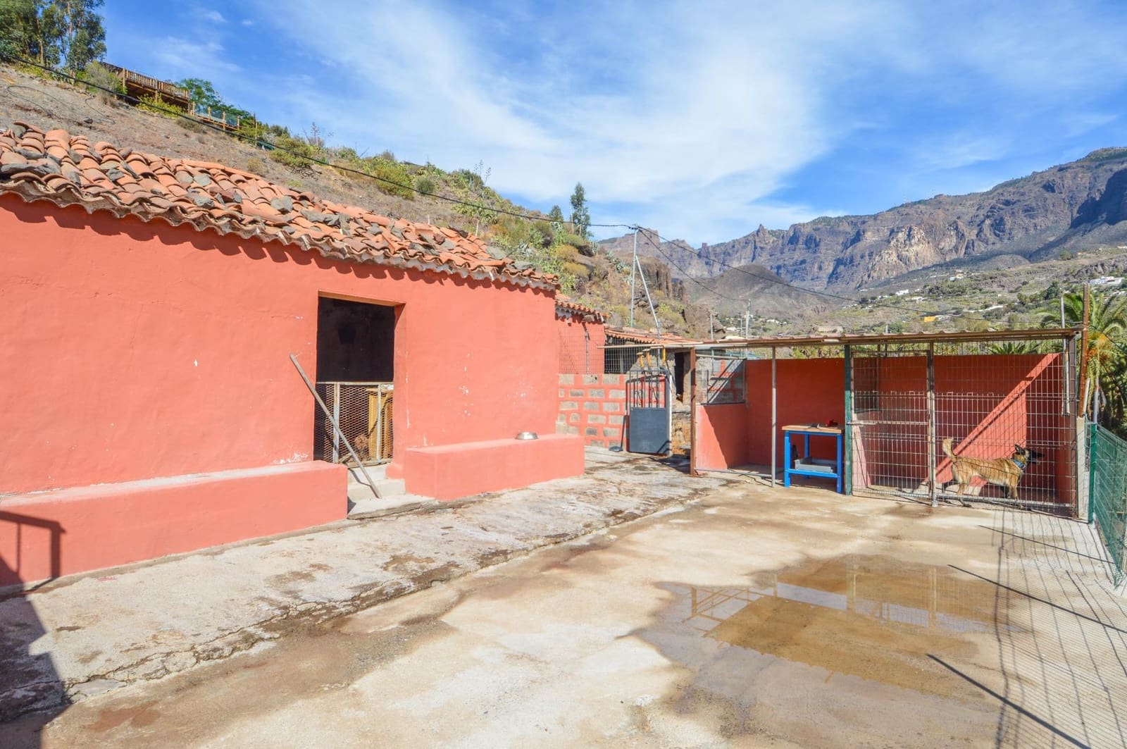 3 slaapkamer Finca/Landhuis te koop in Santa Lucia de Tirajana met zwembad - € 420.000 (Ref: 9659532)