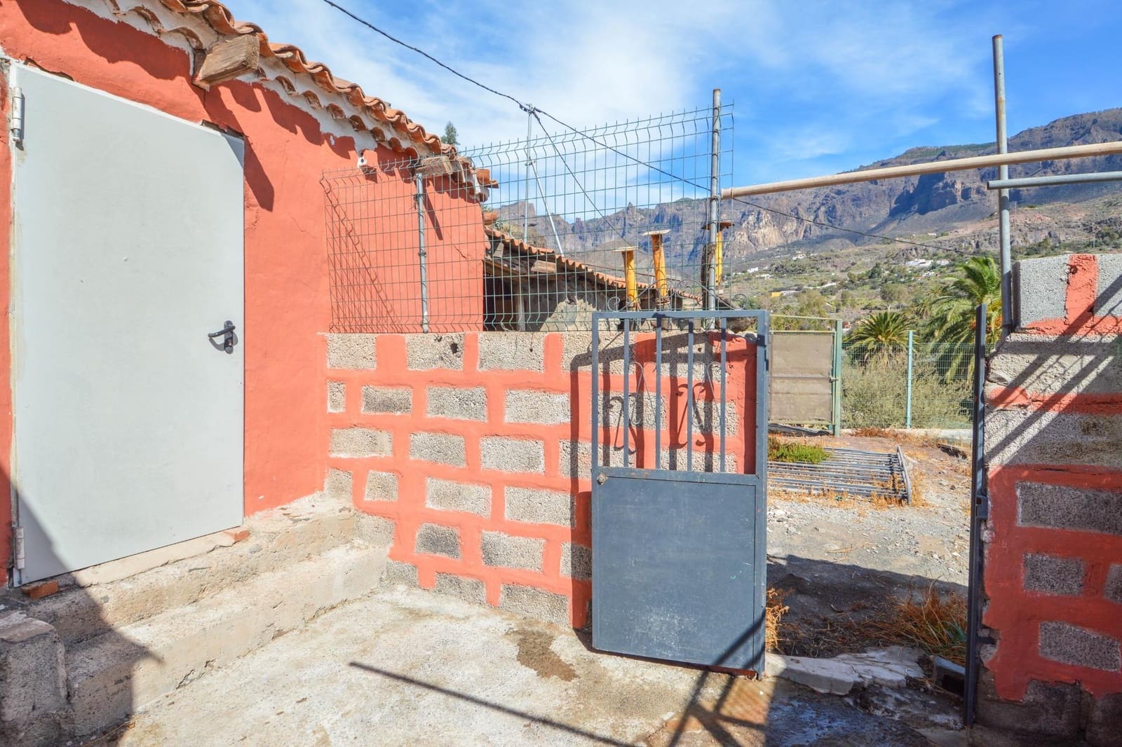 3 slaapkamer Finca/Landhuis te koop in Santa Lucia de Tirajana met zwembad - € 420.000 (Ref: 9659532)