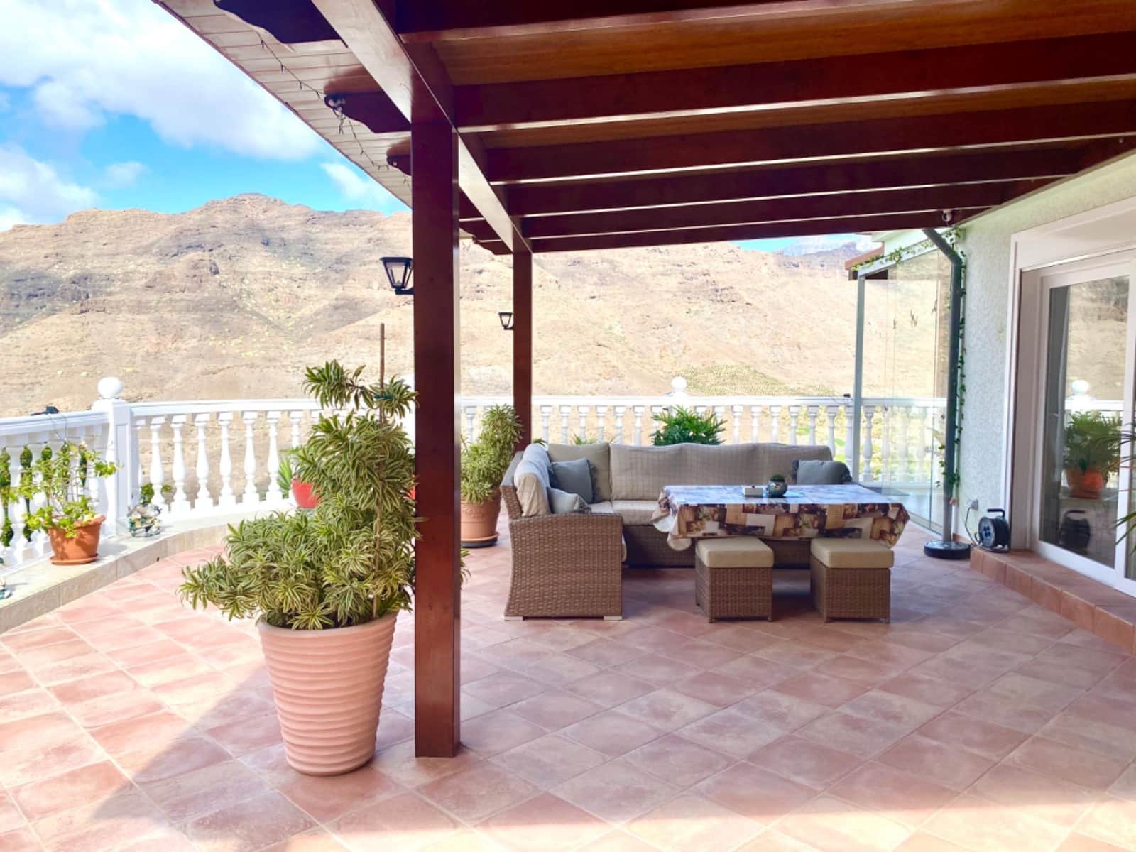 3 sovrum Villa till salu i Mogan med garage - 1 150 000 € (Ref: 9670779)