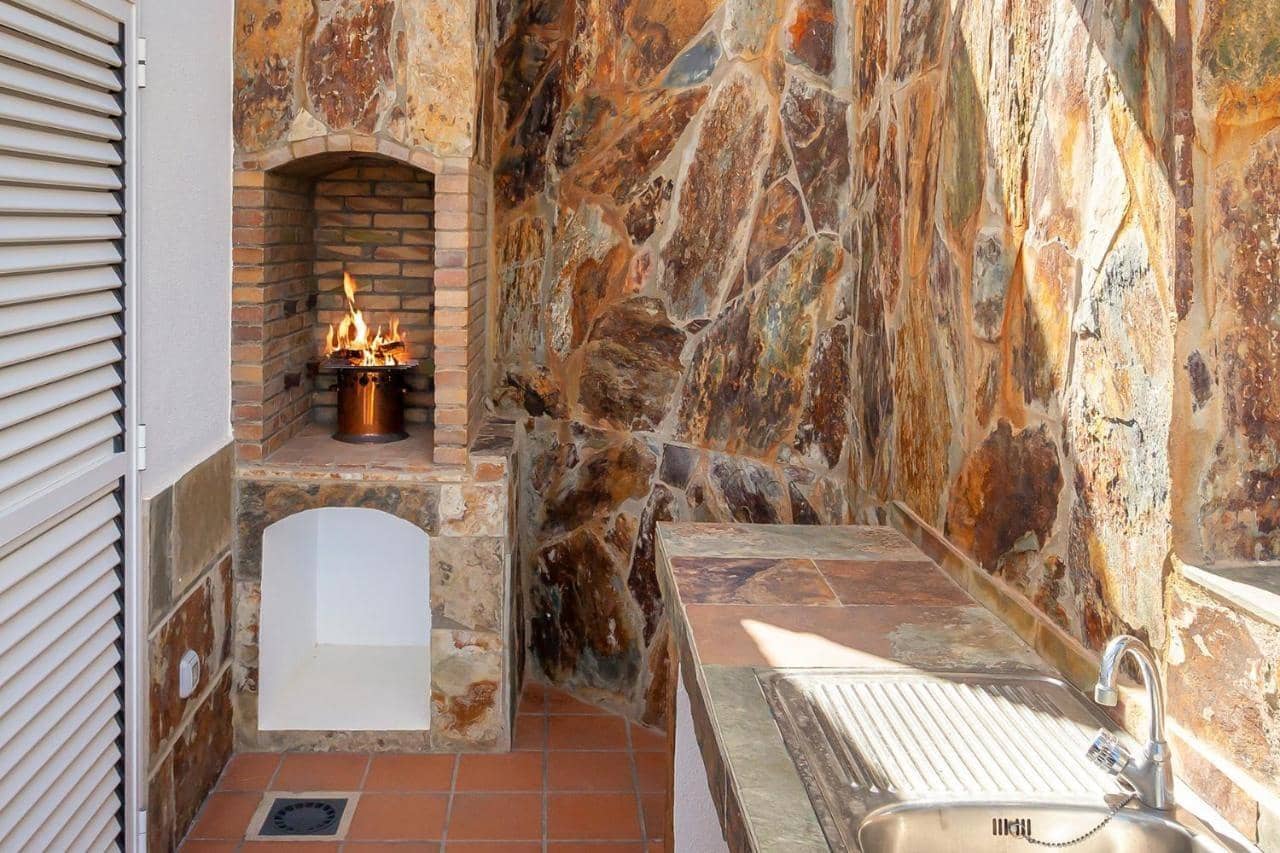 4 bedroom Villa for rent in Puerto Rico with pool garage - € 5,000 (Ref: 9755821)