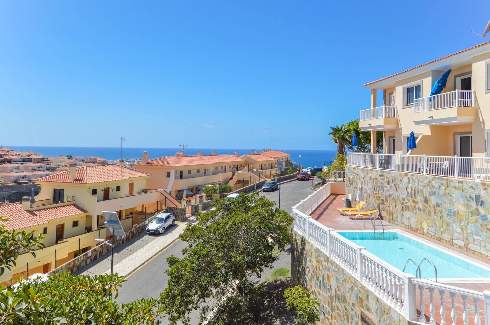 2 bedroom Apartment for sale in Arguineguin with pool garage - € 320,000 (Ref: 9773188)