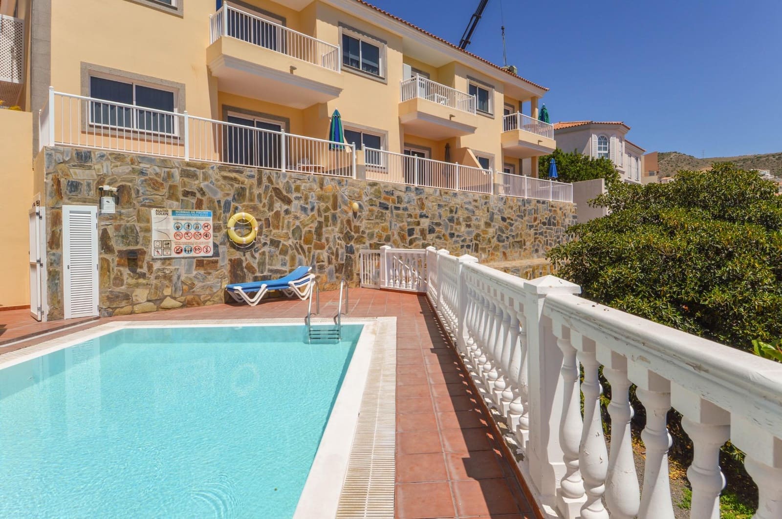 2 bedroom Apartment for sale in Arguineguin with pool garage - € 320,000 (Ref: 9773188)