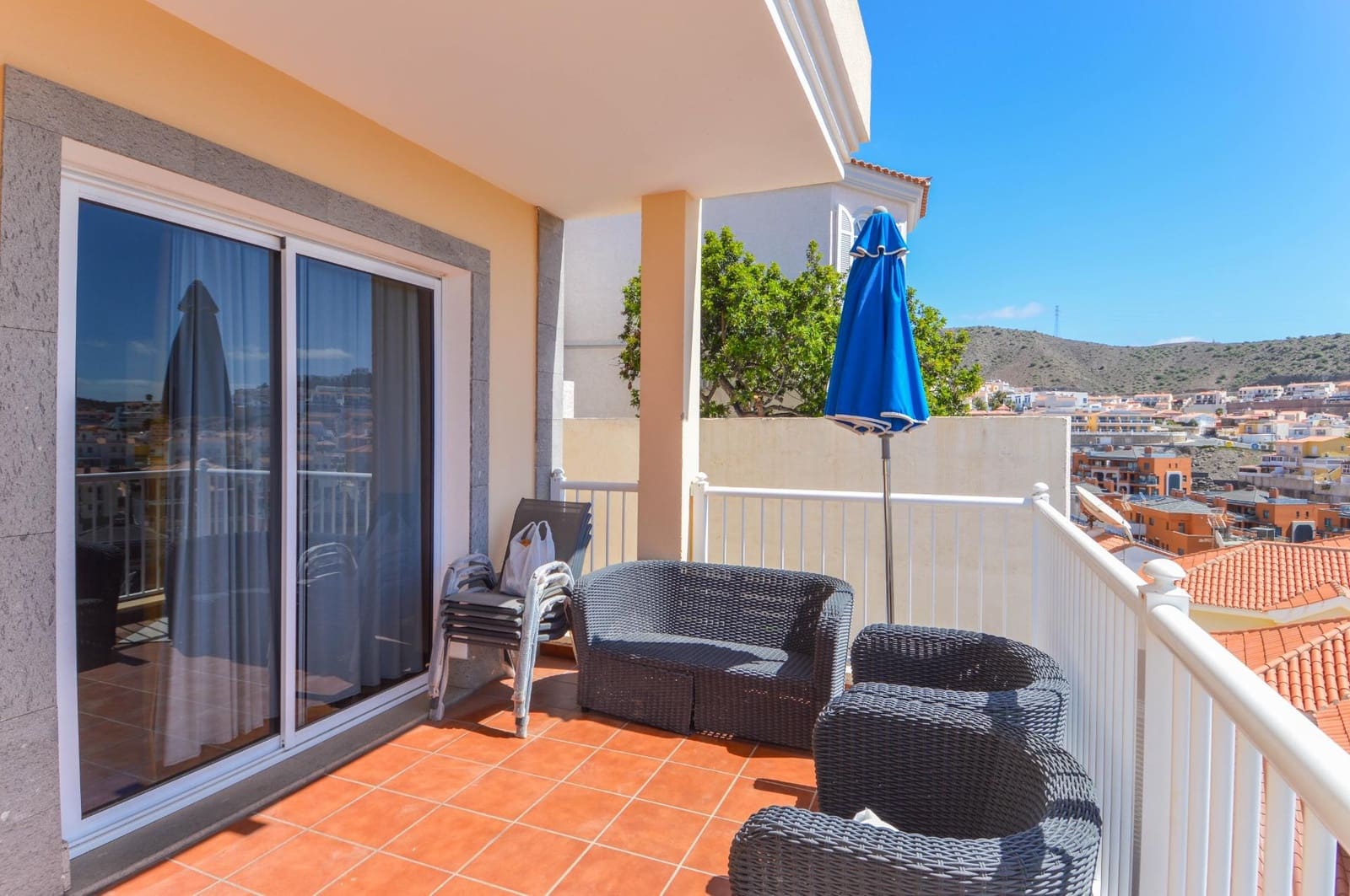 2 bedroom Apartment for sale in Arguineguin with pool garage - € 320,000 (Ref: 9773188)