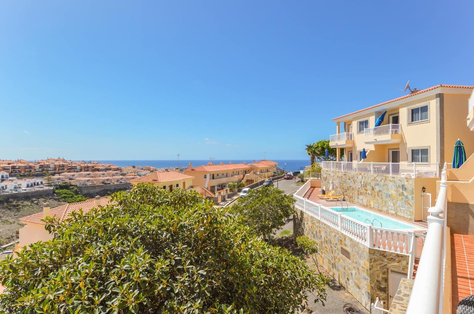 2 bedroom Apartment for sale in Arguineguin with pool garage - € 320,000 (Ref: 9773188)