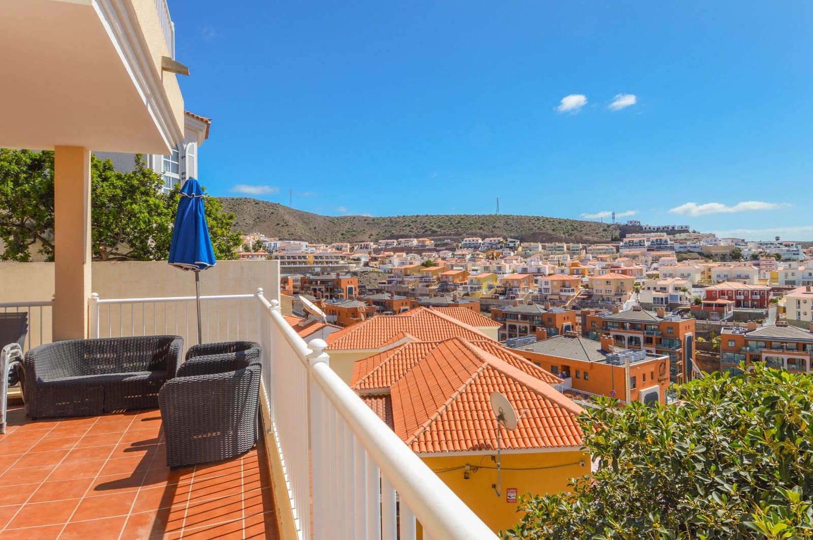 2 bedroom Apartment for sale in Arguineguin with pool garage - € 320,000 (Ref: 9773188)
