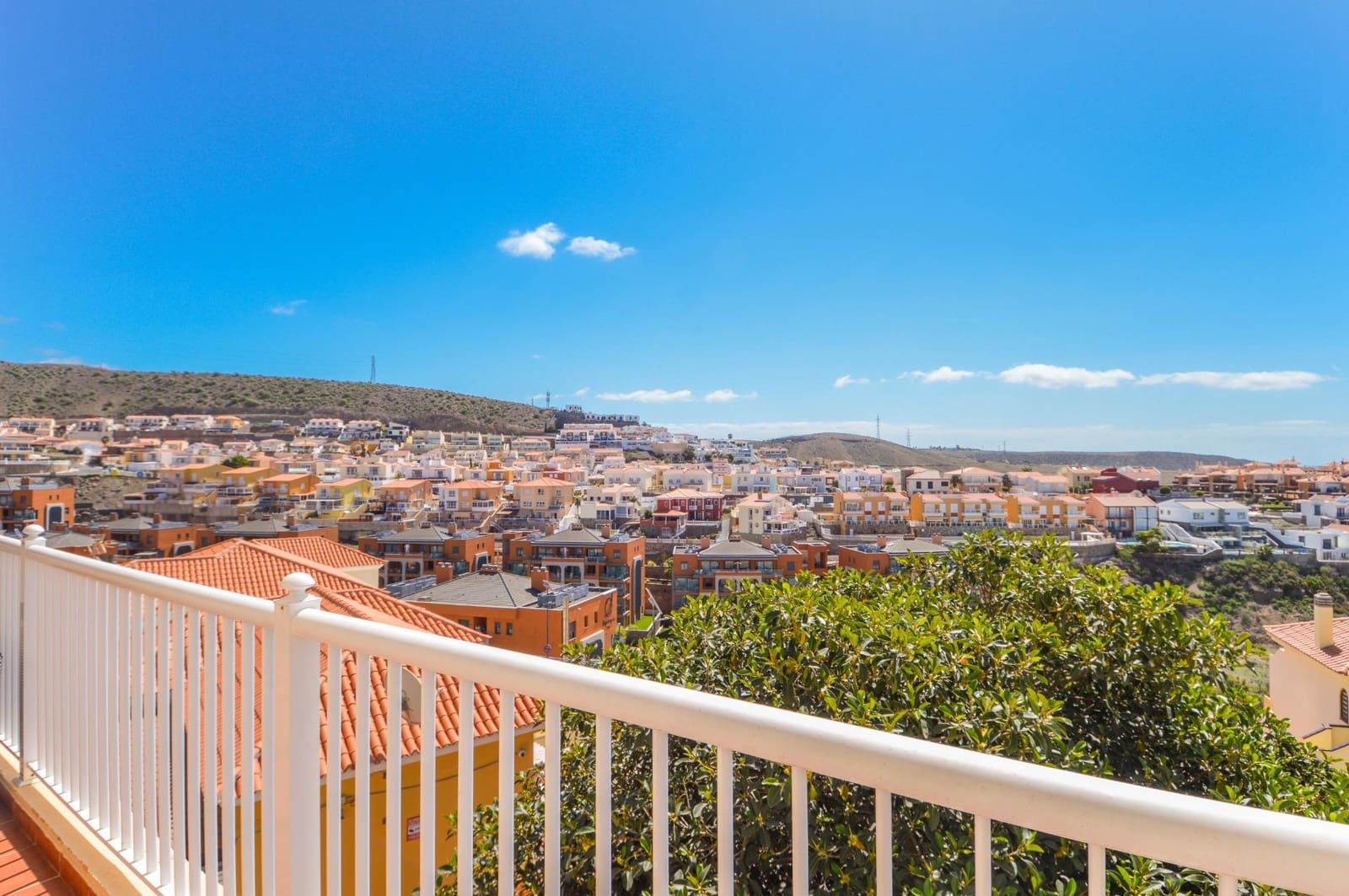 2 bedroom Apartment for sale in Arguineguin with pool garage - € 320,000 (Ref: 9773188)