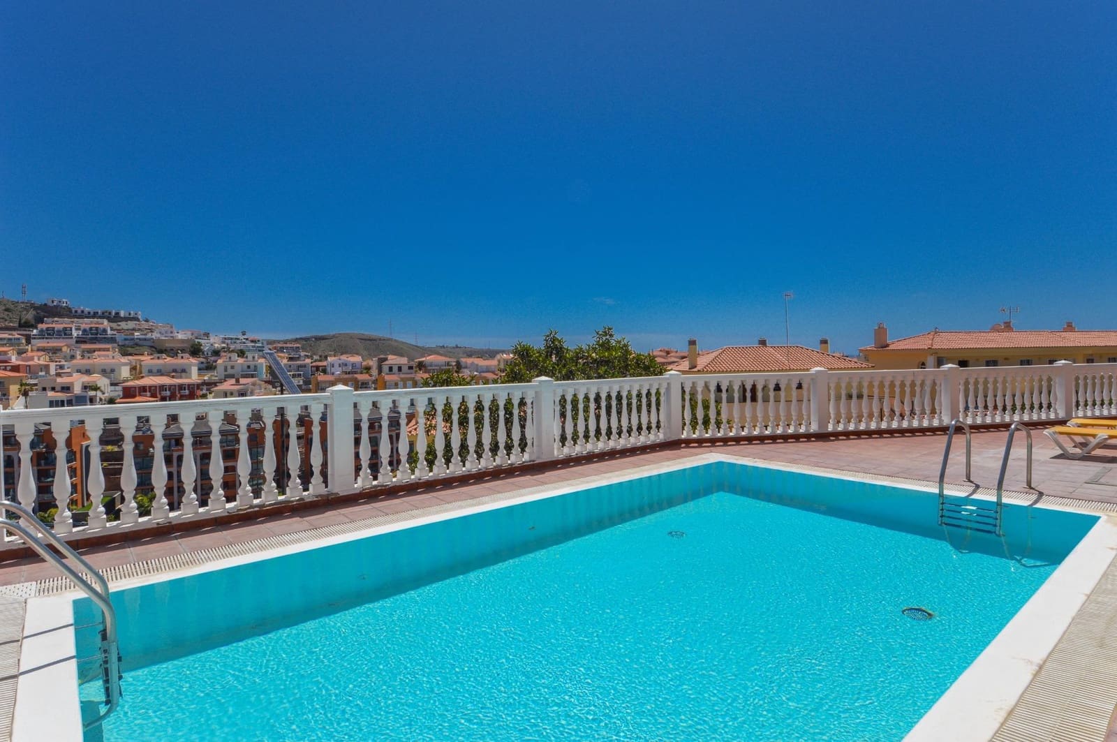 2 bedroom Apartment for sale in Arguineguin with pool garage - € 320,000 (Ref: 9773188)