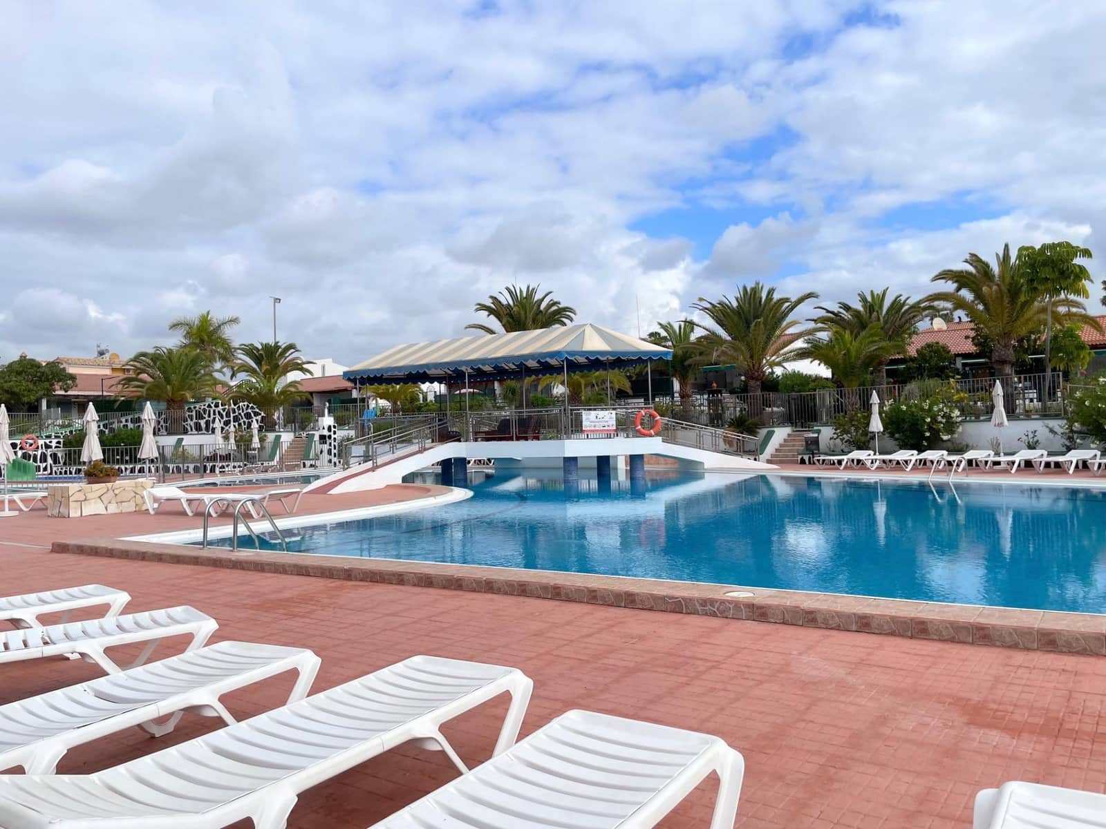 Bungalow de 1 habitación en Sonneland en alquiler con piscina - 1.400 € (Ref: 9797236)