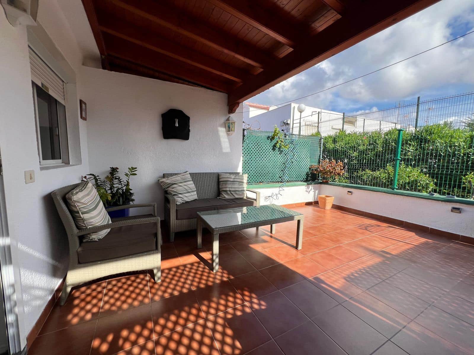 2 sovrum Bungalow att hyra i Sonneland med pool garage - 1 200 € (Ref: 9825377)