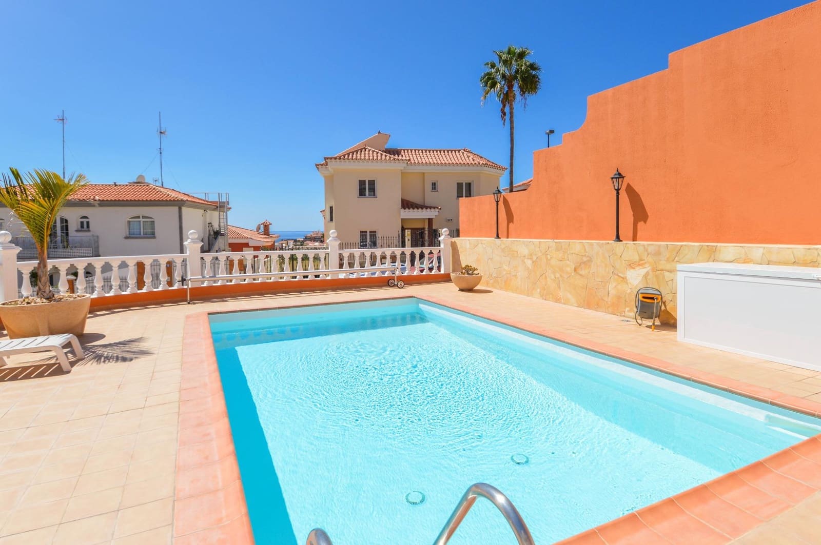 2 bedroom Apartment for rent in Mogan with pool - € 1,830 (Ref: 9839366)