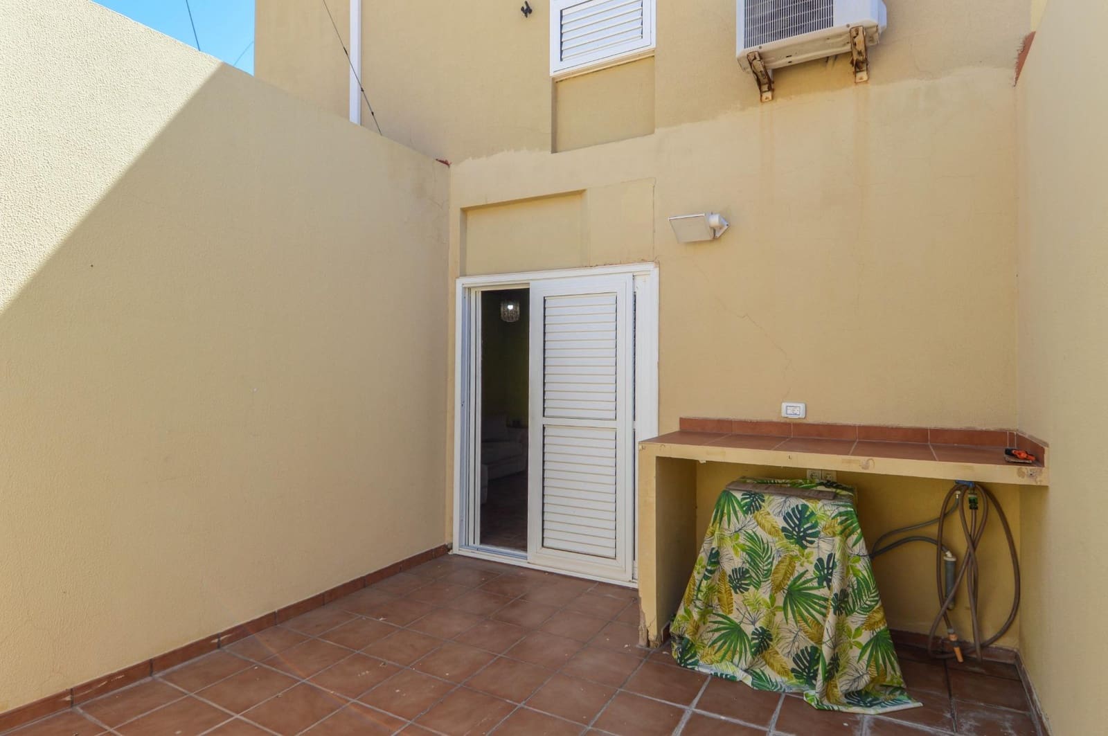 3 sovrum Lägenhet att hyra i Mogan med garage - 1 400 € (Ref: 9908108)