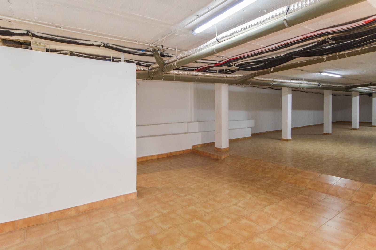 Kommersiell til leie i Mogan med svømmebasseng - € 1 800 (Ref: 9913270)