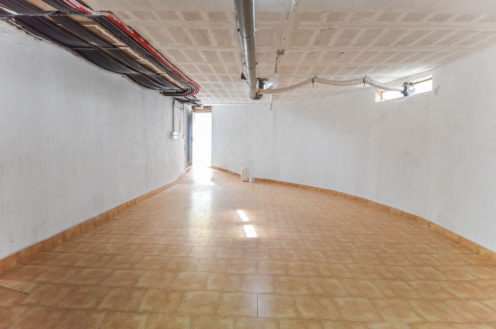 Kommersiell til leie i Mogan med svømmebasseng - € 1 800 (Ref: 9913270)