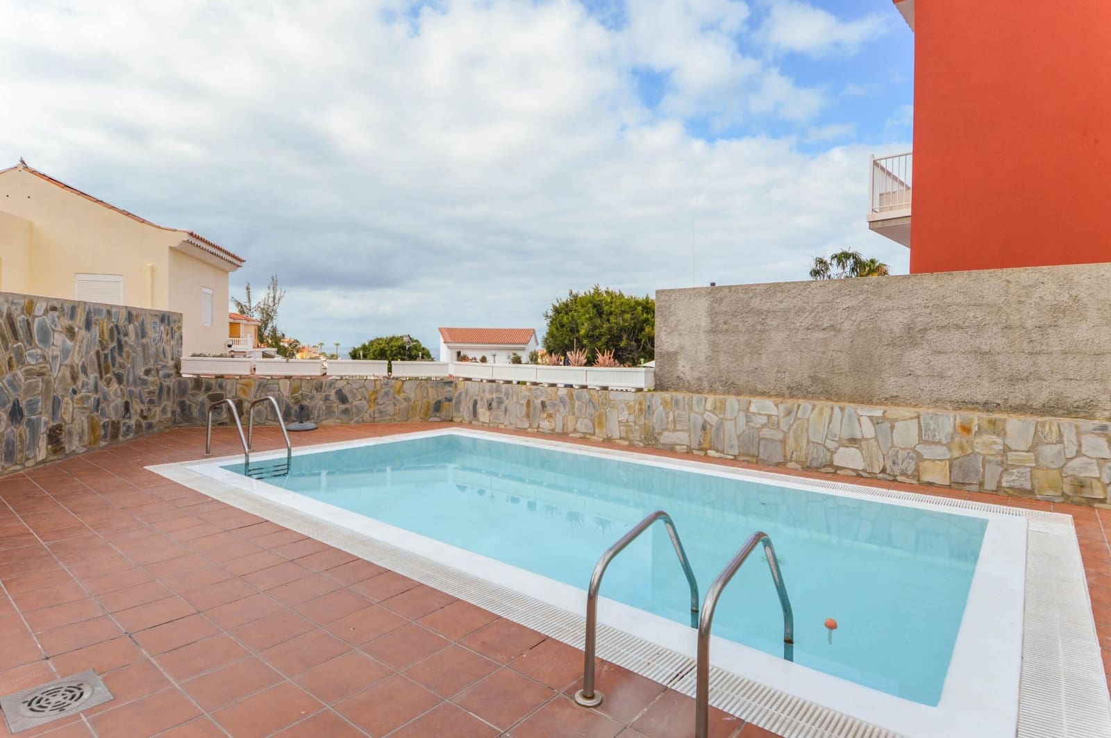 Commercial for sale in Mogan with pool - € 169,000 (Ref: 9913272)