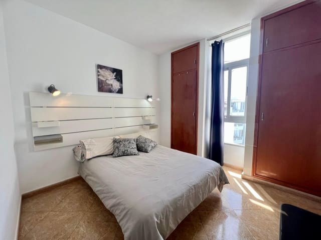 2 bedroom Apartment for rent in Playa del Inglés, San Bartolomé de Tirajana with pool - € 1,300 (Ref: 9940067)