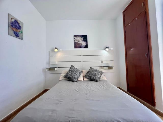 2 bedroom Apartment for rent in Playa del Inglés, San Bartolomé de Tirajana with pool - € 1,300 (Ref: 9940067)