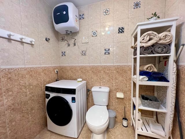 2 bedroom Apartment for rent in Playa del Inglés, San Bartolomé de Tirajana with pool - € 1,300 (Ref: 9940067)