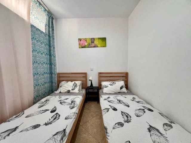 2 bedroom Apartment for rent in Playa del Inglés, San Bartolomé de Tirajana with pool - € 1,300 (Ref: 9940067)