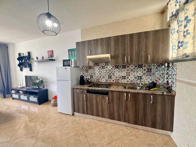 2 bedroom Apartment for rent in Playa del Inglés, San Bartolomé de Tirajana with pool - € 1,300 (Ref: 9940067)
