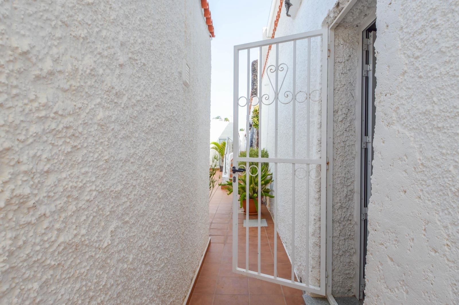 2 bedroom Villa for sale in Playa del Ingles with garage - € 799,000 (Ref: 9949891)