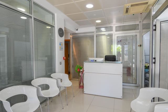 Commercial for rent in Playa del Inglés, San Bartolomé de Tirajana - € 2,600 (Ref: 9975537)