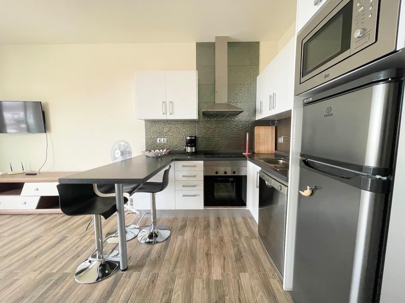 2 soverom Leilighet til leie i Mogan med garasje - € 1 200 (Ref: 9978973)