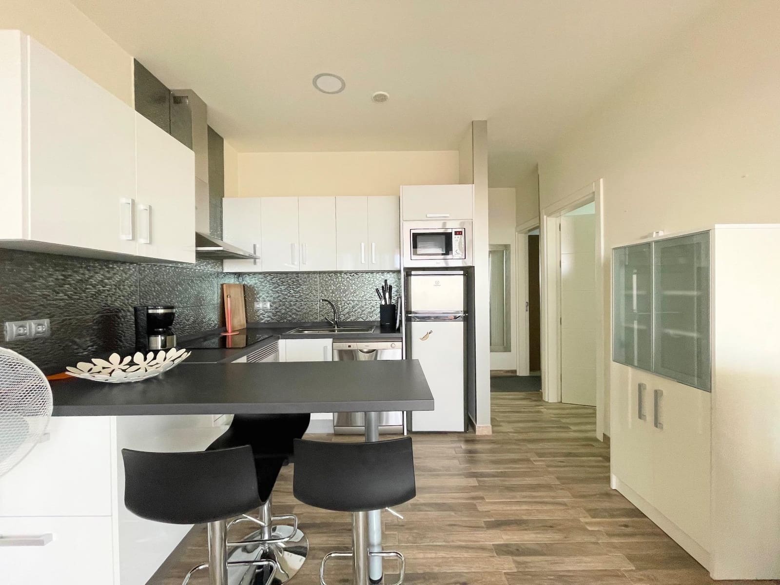 2 soverom Leilighet til leie i Mogan med garasje - € 1 200 (Ref: 9978973)