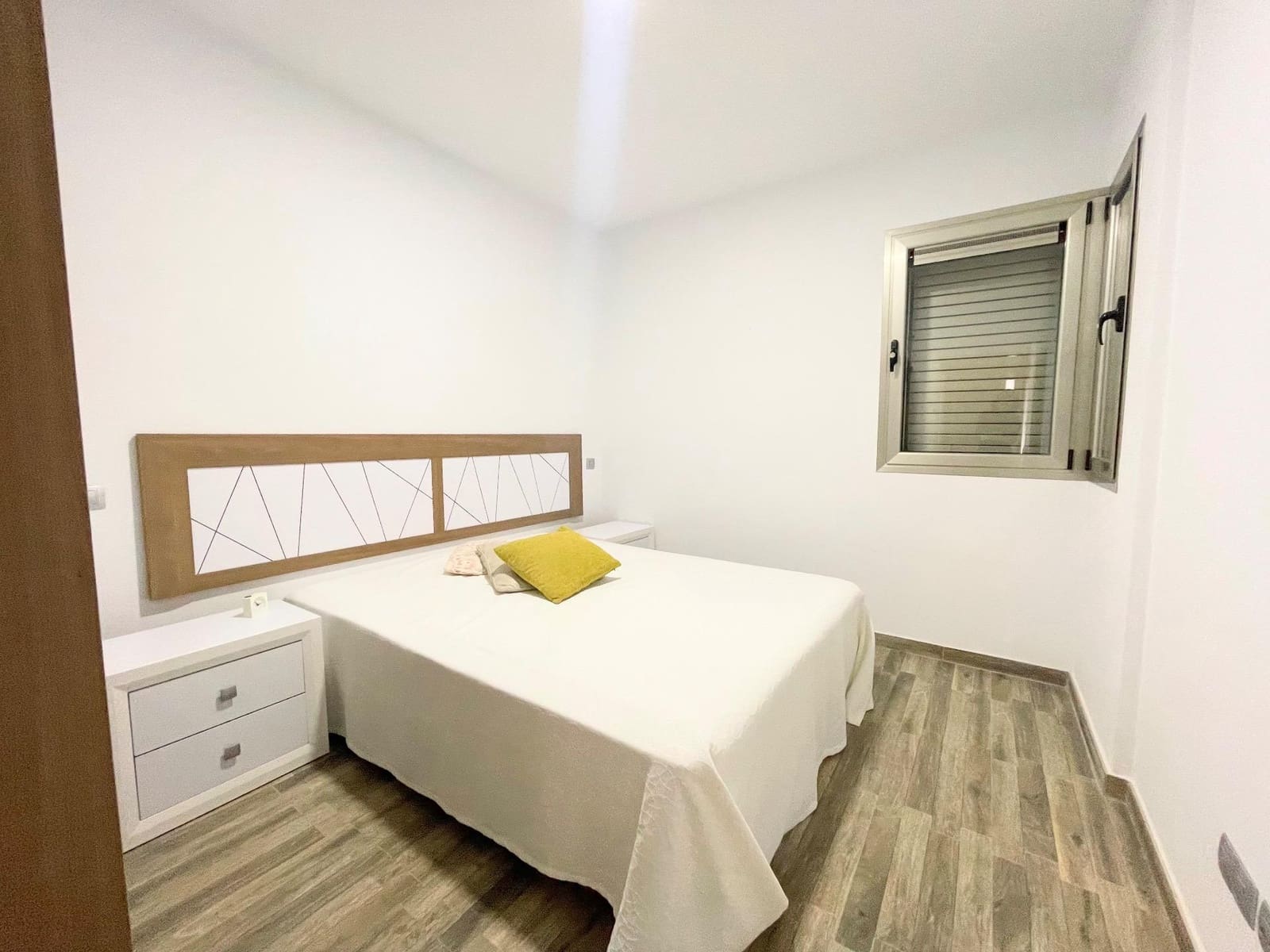 2 soverom Leilighet til leie i Mogan med garasje - € 1 200 (Ref: 9978973)